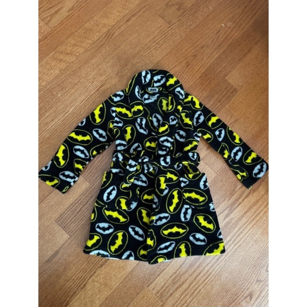 Batman Boys Robe fleece belted size 6** read description on sizing! - Picture 2 of 4